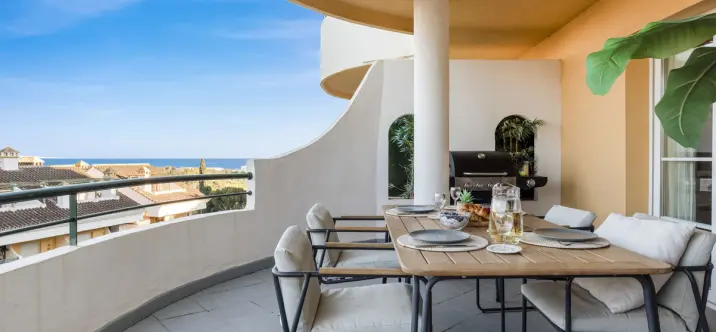 Sale of middle floor apartment in Nueva Andalucía 1
