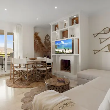 Sale of middle floor apartment in Nueva Andalucía