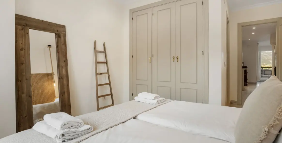 Sale of middle floor apartment in Nueva Andalucía 15