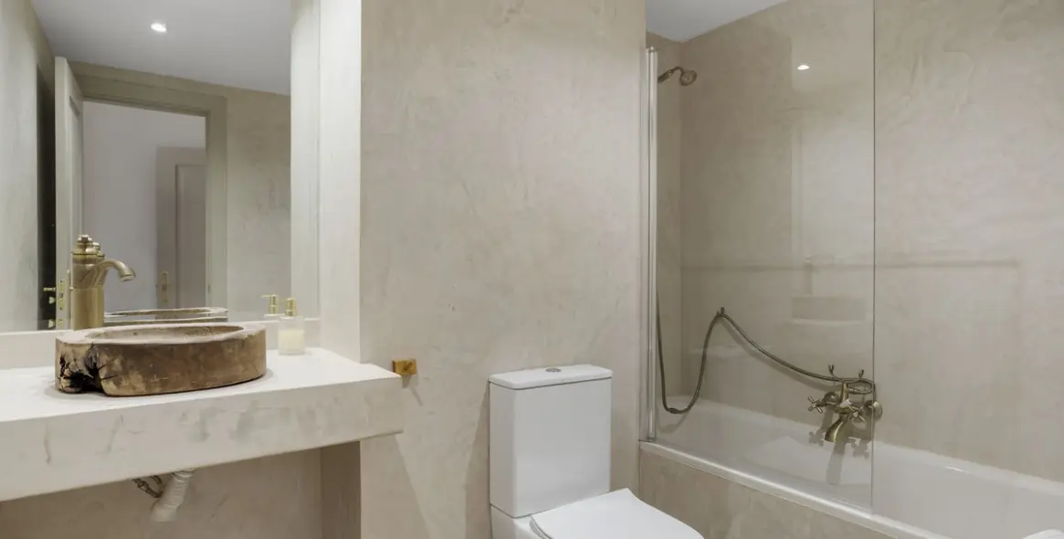 Sale of middle floor apartment in Nueva Andalucía 18