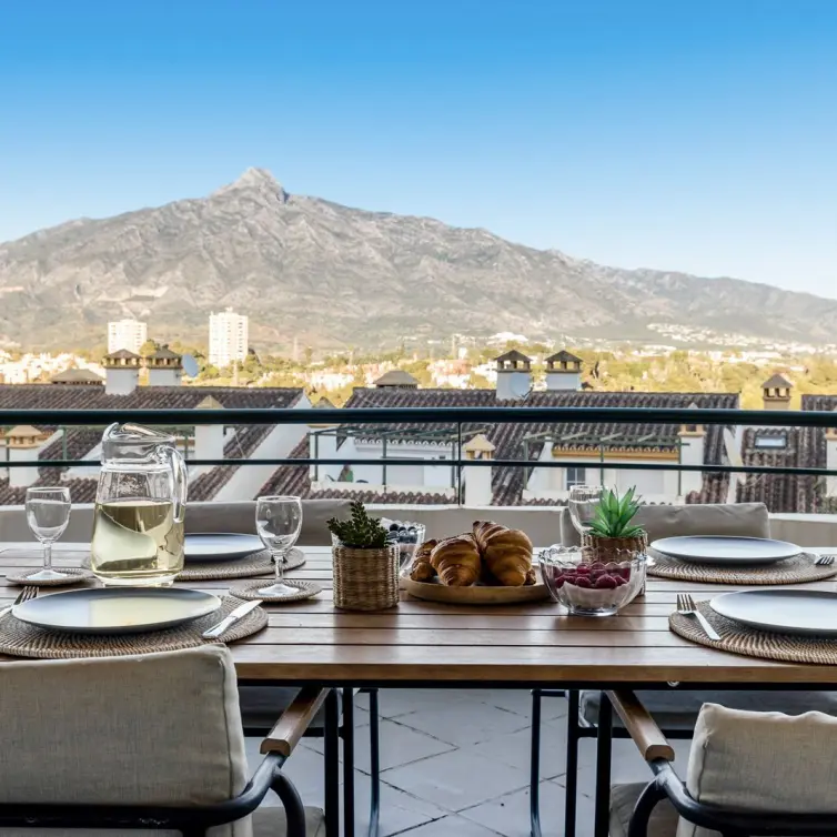 Sale of duplex in Nueva Andalucía