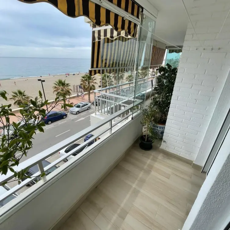 Sale of middle floor apartment in Fuengirola