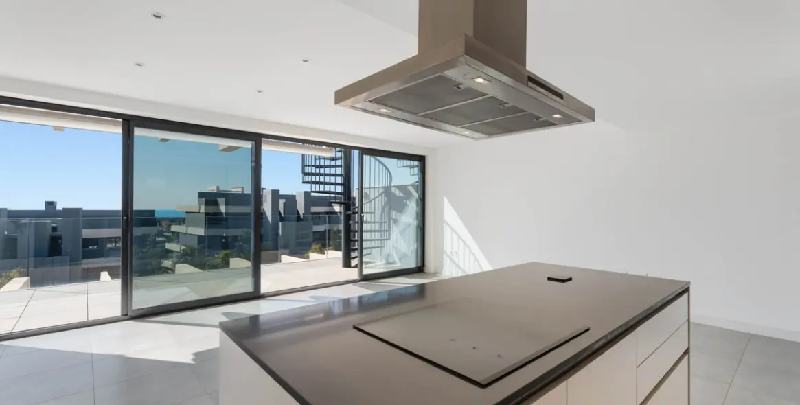 Sale of penthouse in Estepona 4