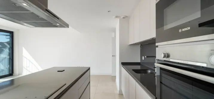 Sale of penthouse in Estepona 4