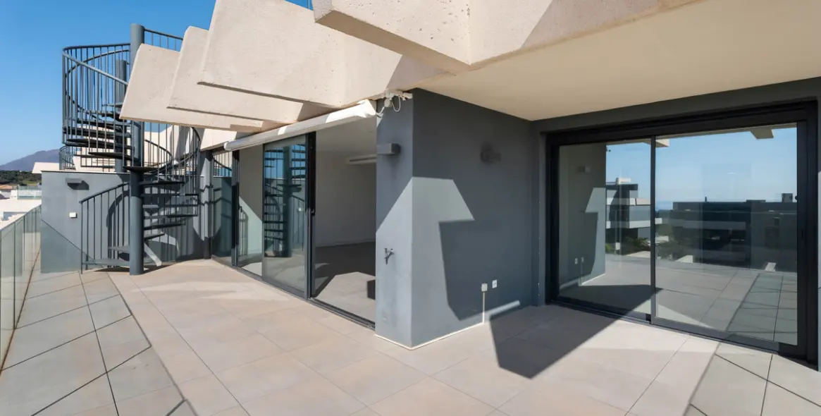 Sale of penthouse in Estepona 8