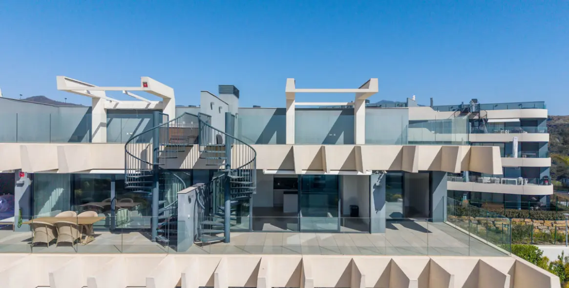 Sale of penthouse in Estepona 10
