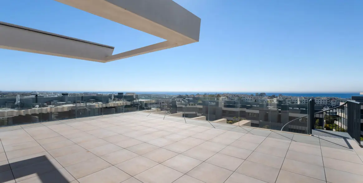 Sale of penthouse in Estepona 11