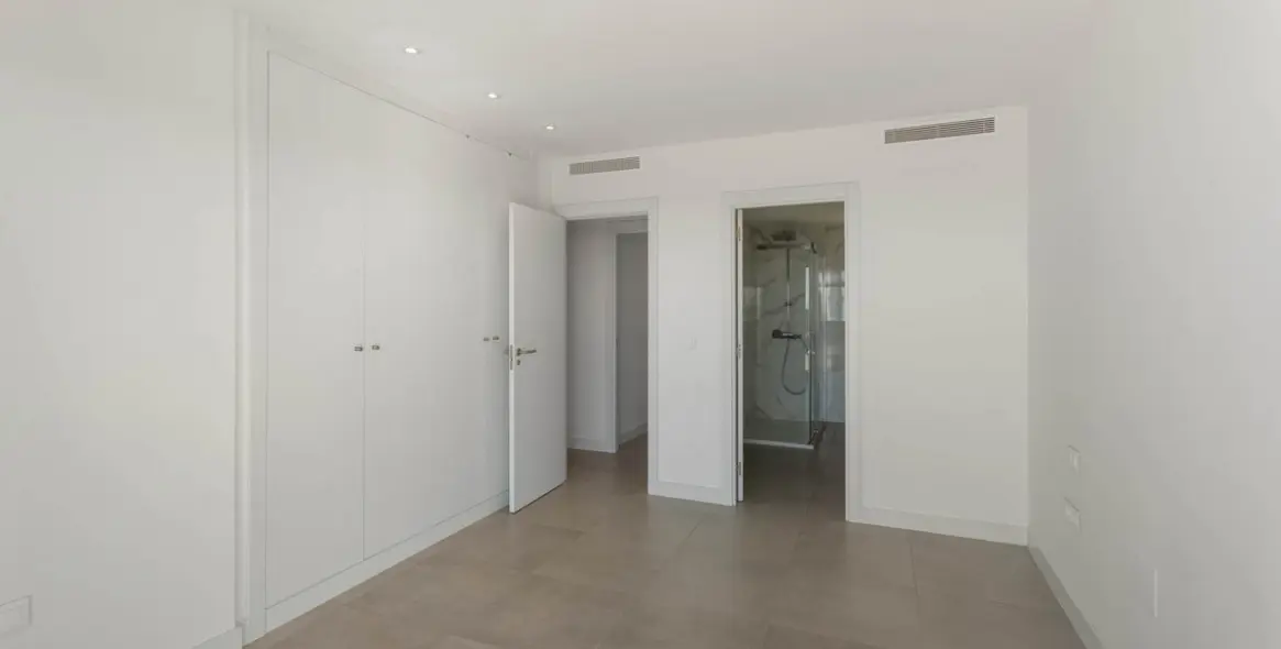 Sale of penthouse in Estepona 16