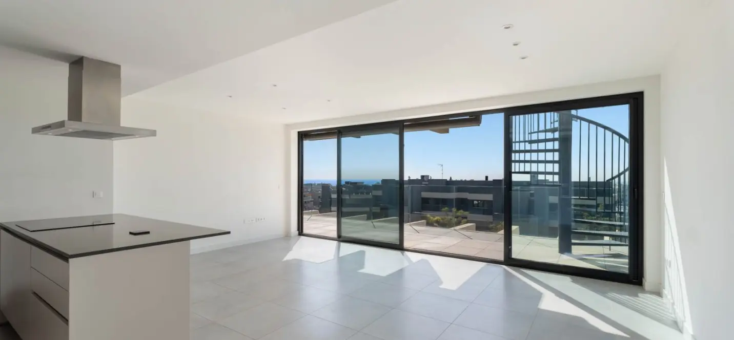 Sale of penthouse in Estepona 2