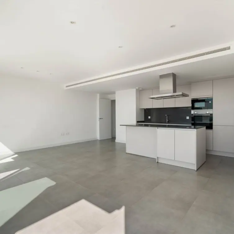 Sale of penthouse in Estepona