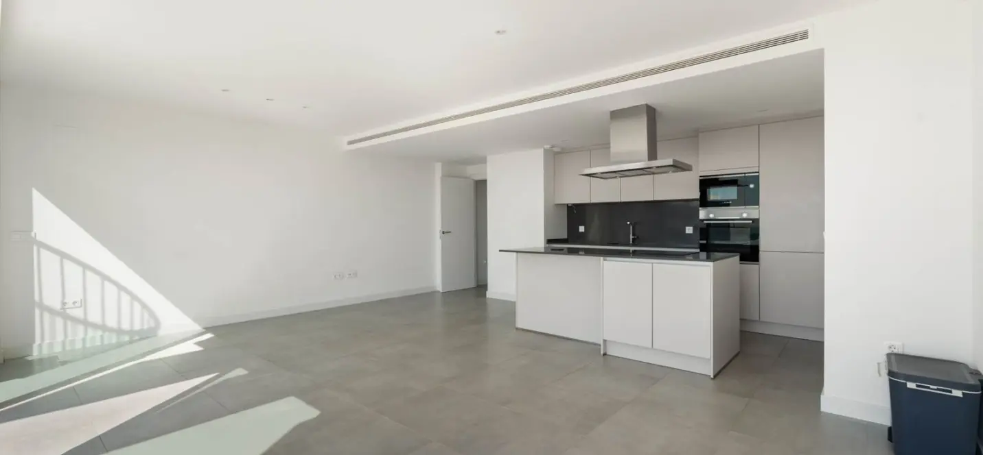 Sale of penthouse in Estepona 3
