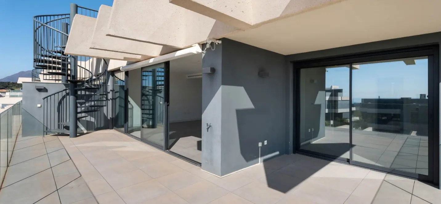 Sale of penthouse in Estepona 4