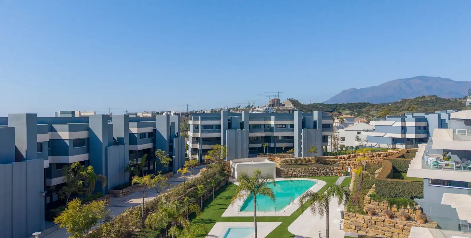 Sale of penthouse in Estepona 11