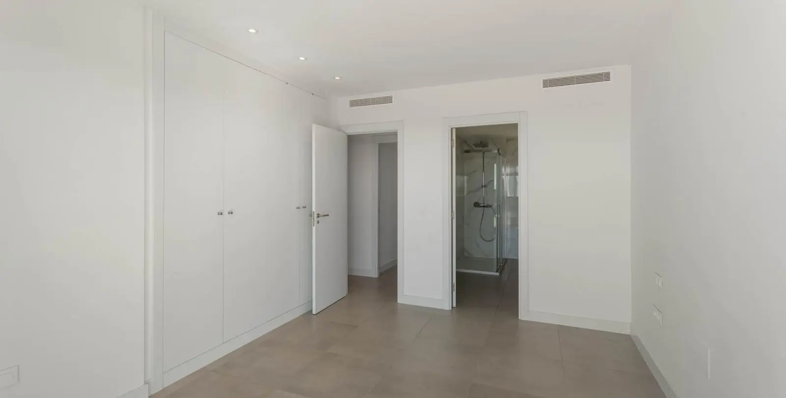 Sale of penthouse in Estepona 14