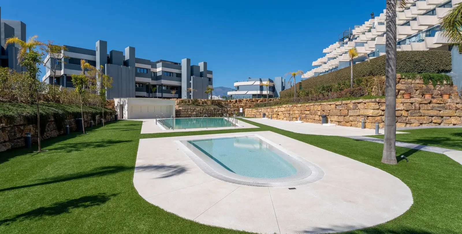 Sale of penthouse in Estepona 20