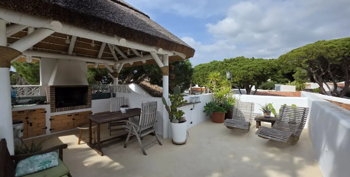 Продажа  отдельно стоящей виллы в Calahonda 3