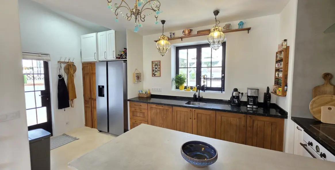 Продажа  отдельно стоящей виллы в Calahonda 4