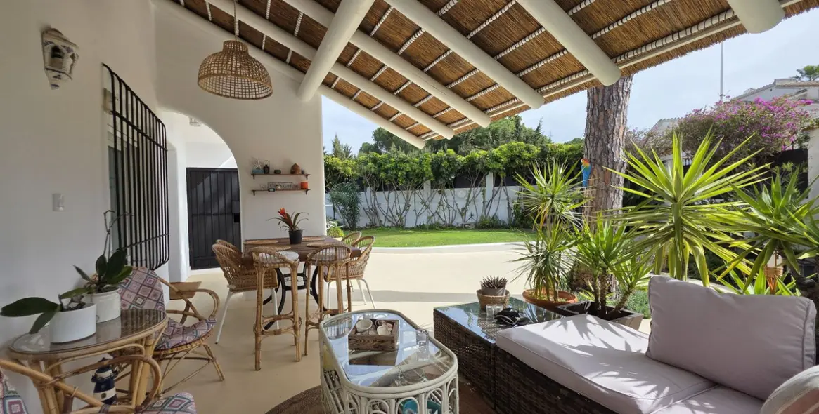 Продажа  отдельно стоящей виллы в Calahonda 5