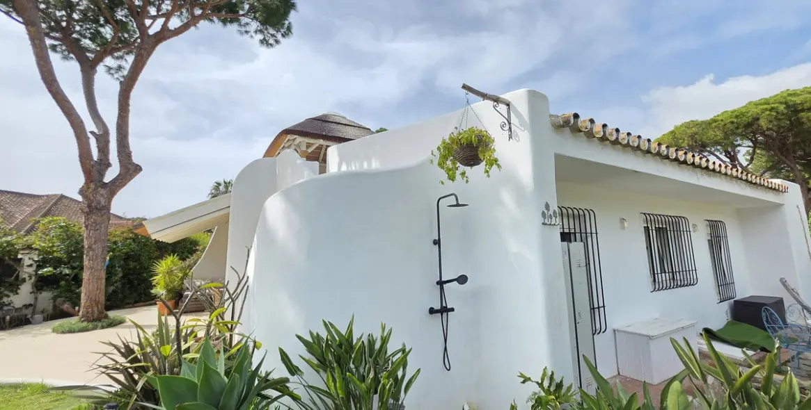 Продажа  отдельно стоящей виллы в Calahonda 6