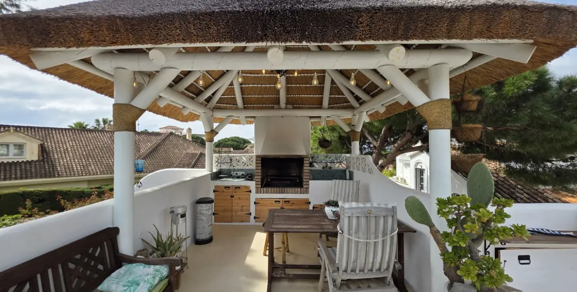 Продажа  отдельно стоящей виллы в Calahonda 8