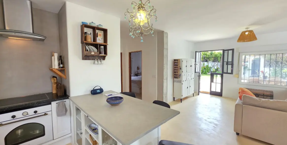 Продажа  отдельно стоящей виллы в Calahonda 12