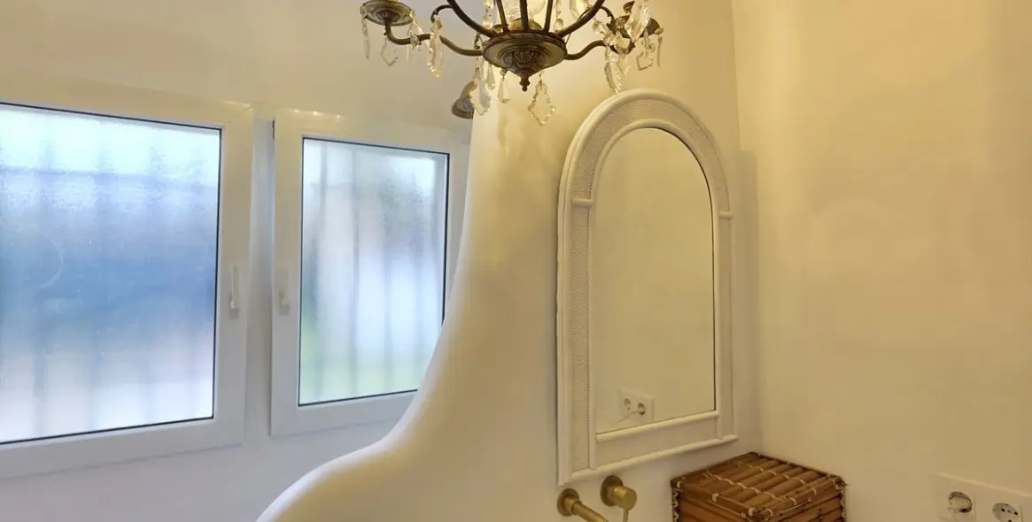 Продажа  отдельно стоящей виллы в Calahonda 13