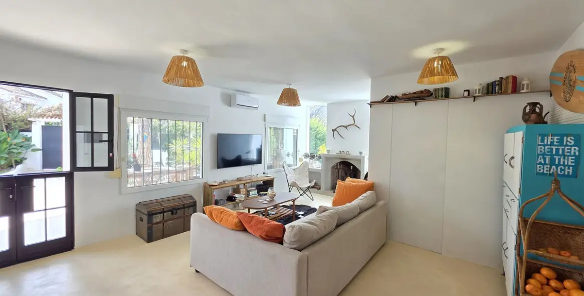 Продажа  отдельно стоящей виллы в Calahonda 14