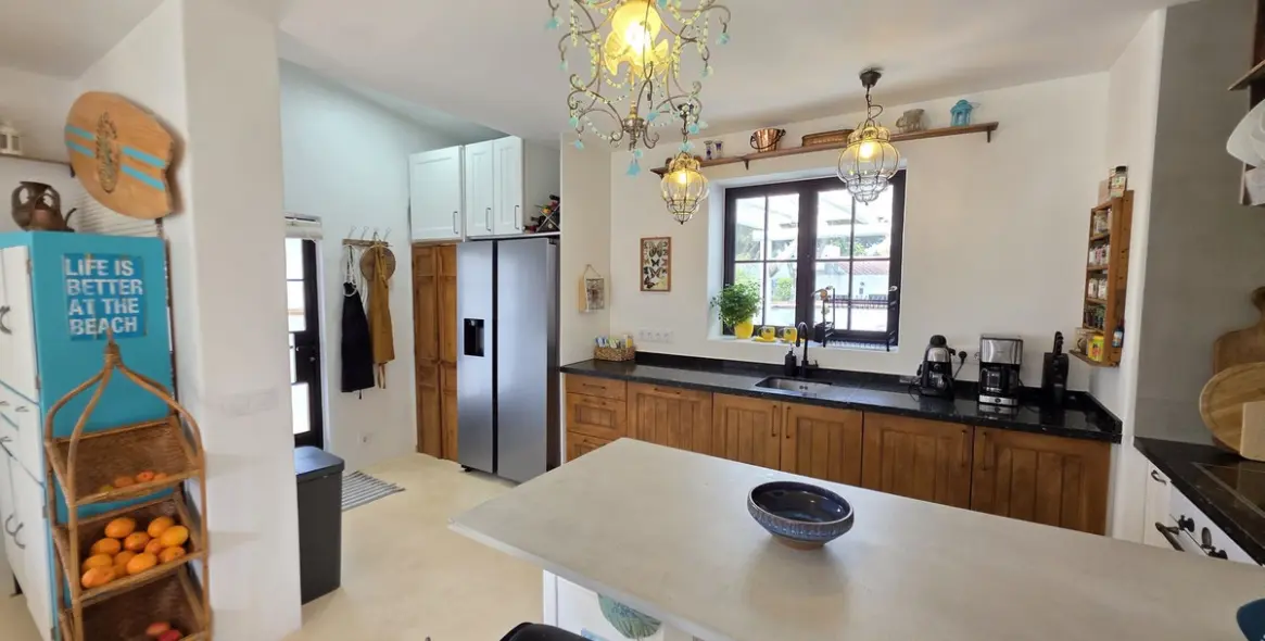 Продажа  отдельно стоящей виллы в Calahonda 15