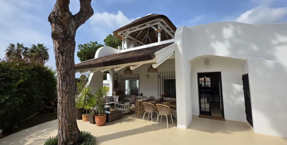 Продажа  отдельно стоящей виллы в Calahonda 23