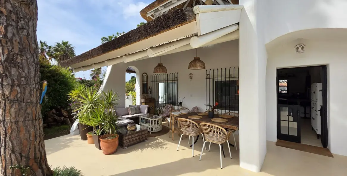 Продажа  отдельно стоящей виллы в Calahonda 24