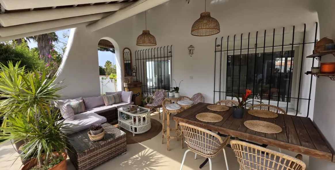 Продажа  отдельно стоящей виллы в Calahonda 25