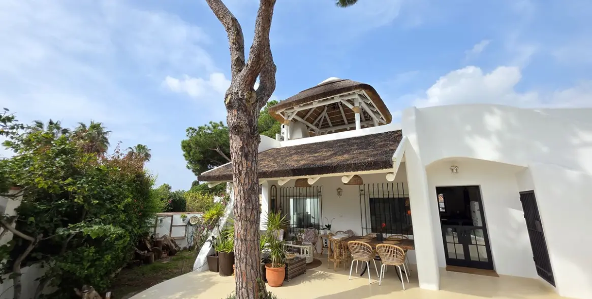 Продажа  отдельно стоящей виллы в Calahonda 27