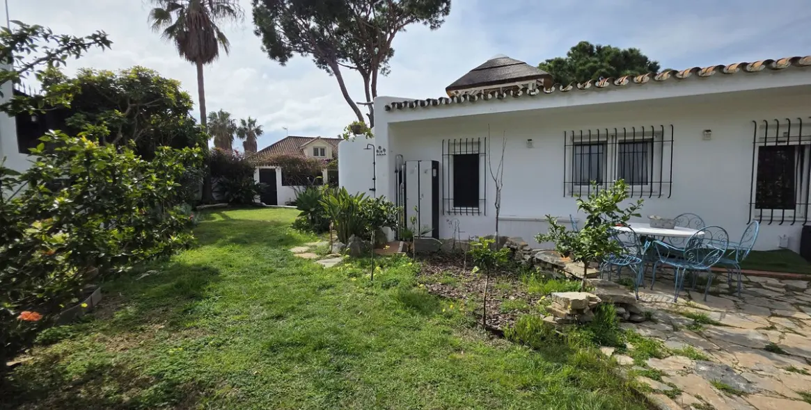 Продажа  отдельно стоящей виллы в Calahonda 28