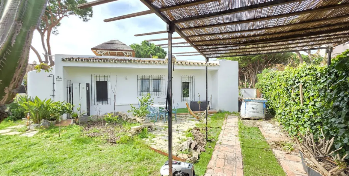 Продажа  отдельно стоящей виллы в Calahonda 29