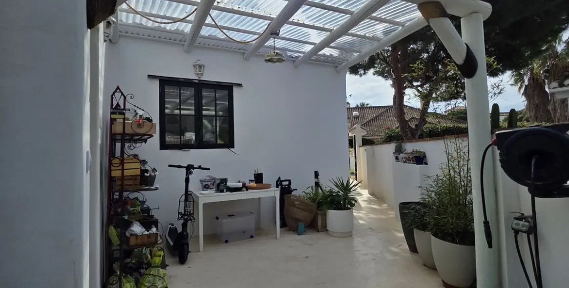 Продажа  отдельно стоящей виллы в Calahonda 30