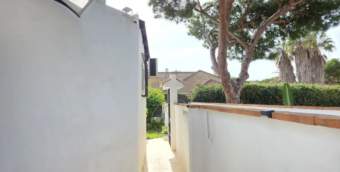 Продажа  отдельно стоящей виллы в Calahonda 31