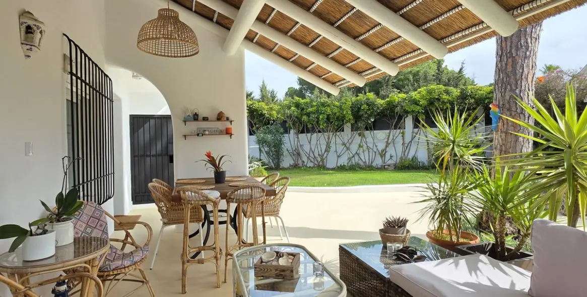 Продажа  отдельно стоящей виллы в Calahonda 33