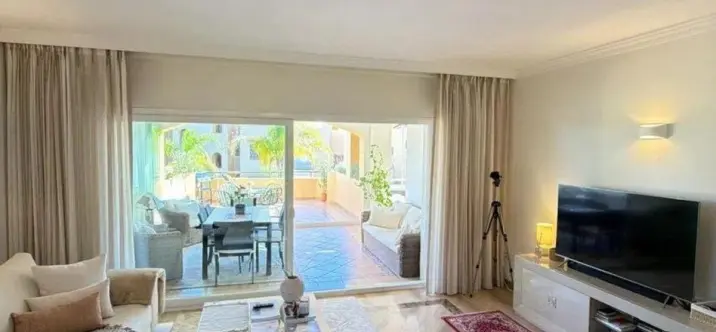 Sale of middle floor apartment in Elviria 1