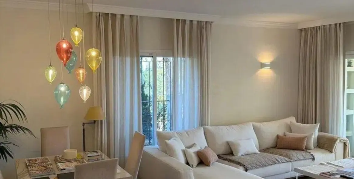 Sale of middle floor apartment in Elviria 3