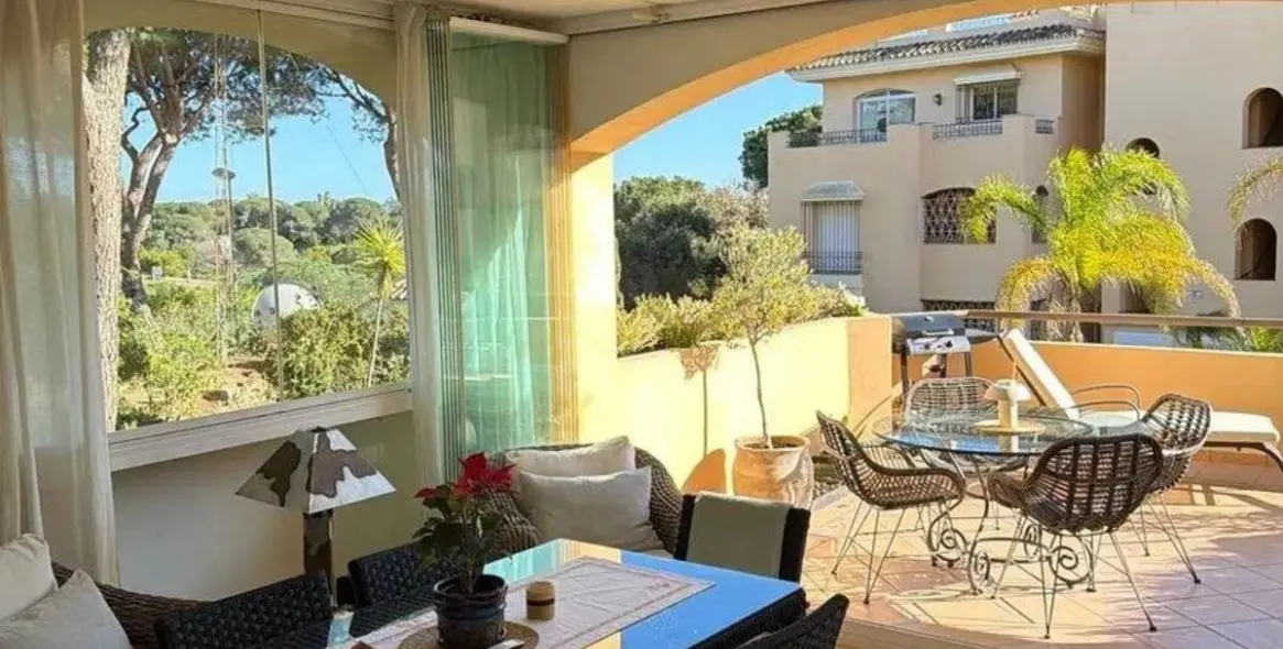 Sale of middle floor apartment in Elviria 4