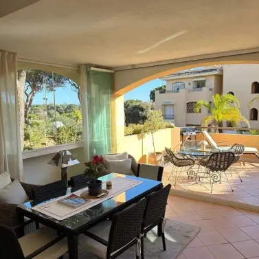 Sale of middle floor apartment in Elviria