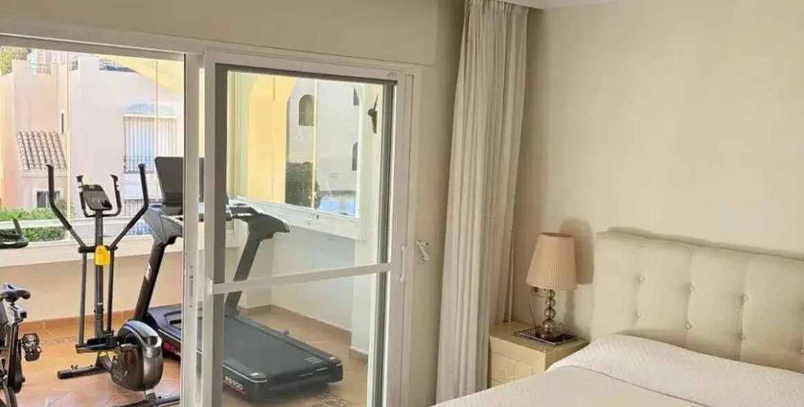 Sale of middle floor apartment in Elviria 7