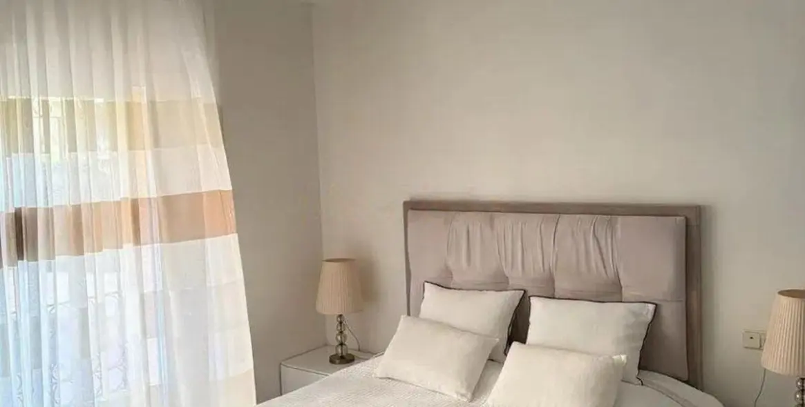 Sale of middle floor apartment in Elviria 12