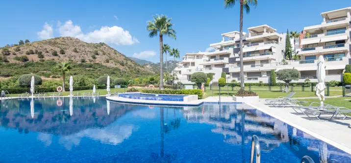 Продажа апартаментов на среднем этаже в Benahavís 0
