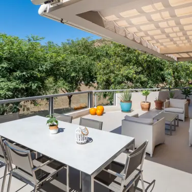 Продажа апартаментов на среднем этаже в Benahavís