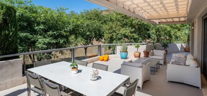 Продажа апартаментов на среднем этаже в Benahavís 2