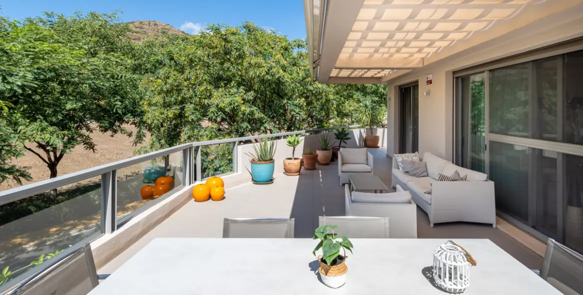 Venta de apartamento en planta media en Benahavís 4