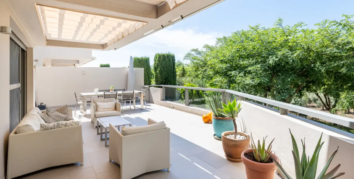 Venta de apartamento en planta media en Benahavís 5