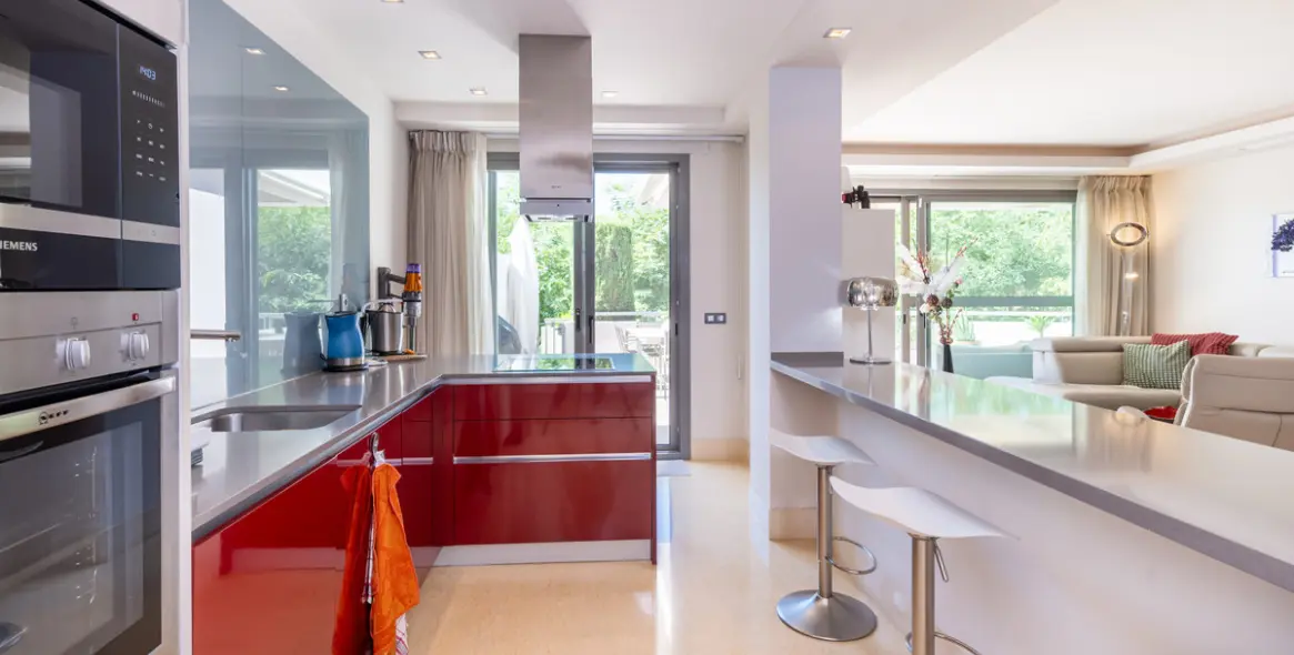 Venta de apartamento en planta media en Benahavís 10