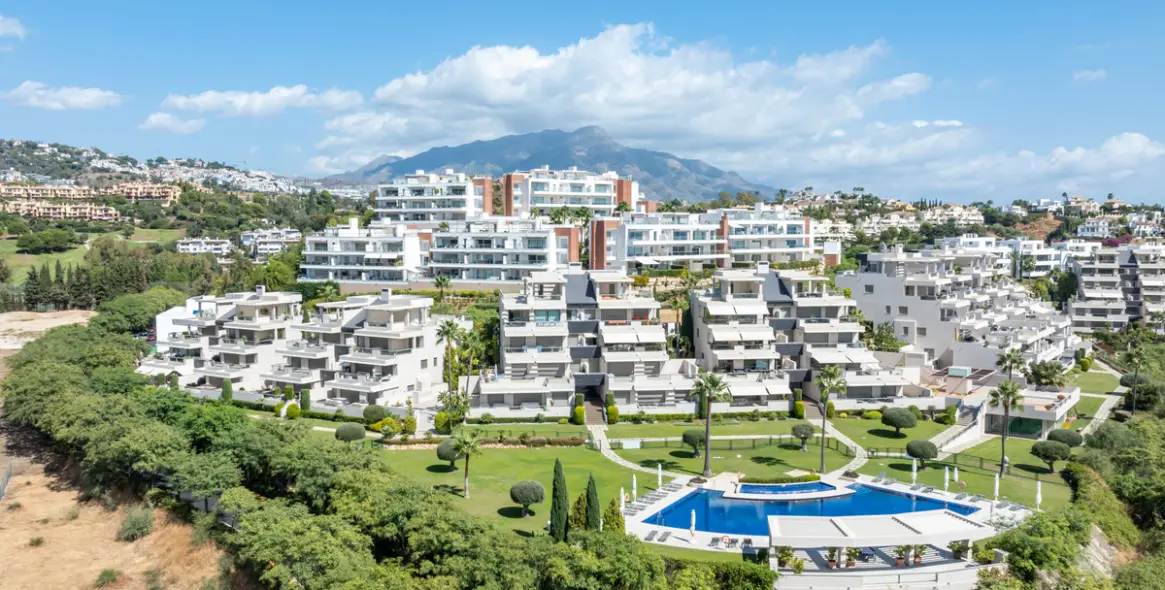 Venta de apartamento en planta media en Benahavís 22